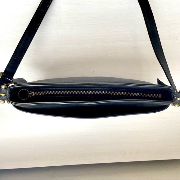 Vintage Coach Crossbody Handbag - Picture 4 of 8